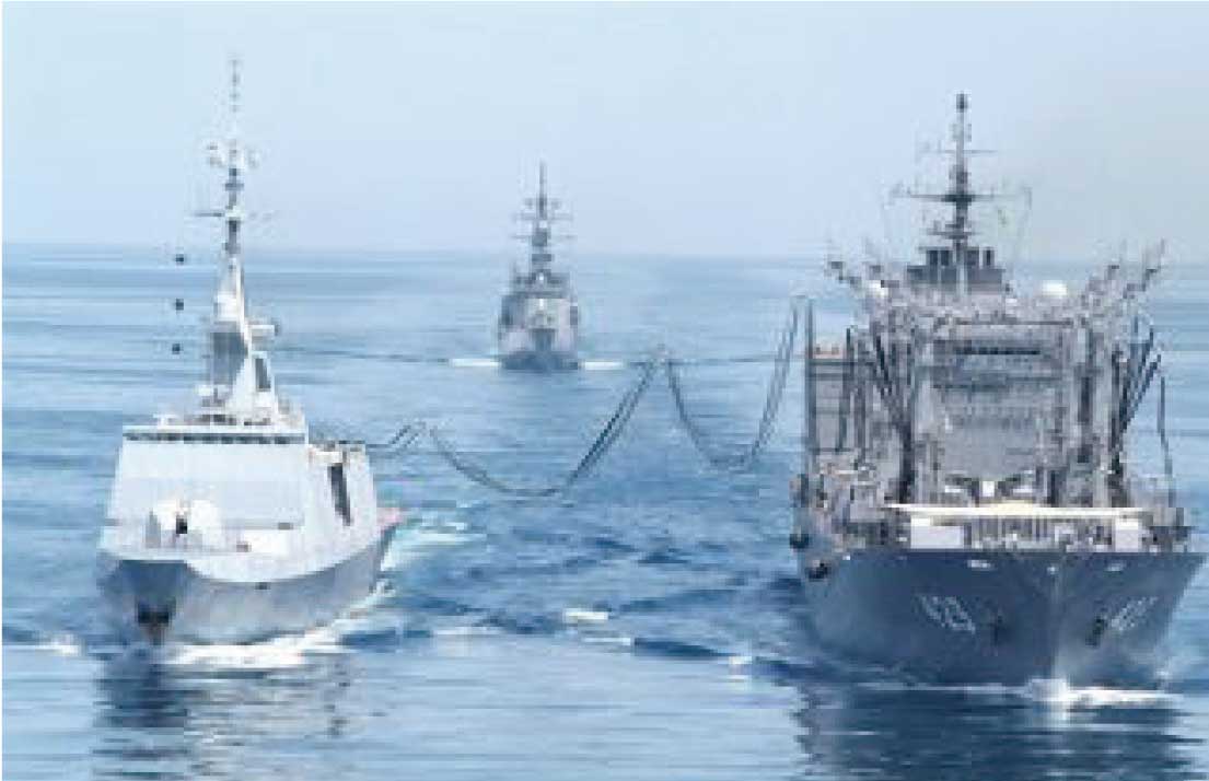 自衛隊インド洋派遣：2001年から2010年1月15日まで行われた、海上自衛隊の補給艦と護衛艦の派遣。時限立法テロ対策特別措置法に基づく、会場警備活動とインド洋での給油活動。（写真は２００９年７月１９日毎日新聞）