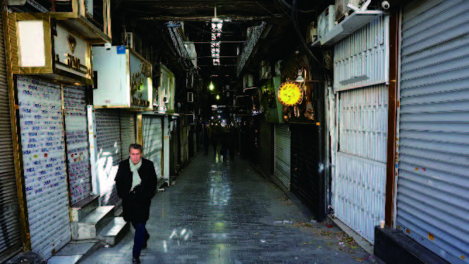 抗議デモで閉店した商店、2025 年12 月30 日テヘランのグランドバザールで撮影の提供写真